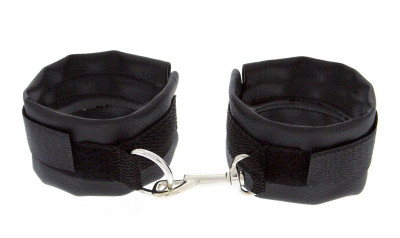 Манжеты с карабином Beginners Wrist Restraints, цвет: черный