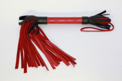 Кожаная плетка, цвет: красно-черный - 51 см