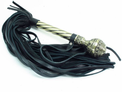 Многохвостая плеть с кованой рукоятью, цвет: черный - 40 см