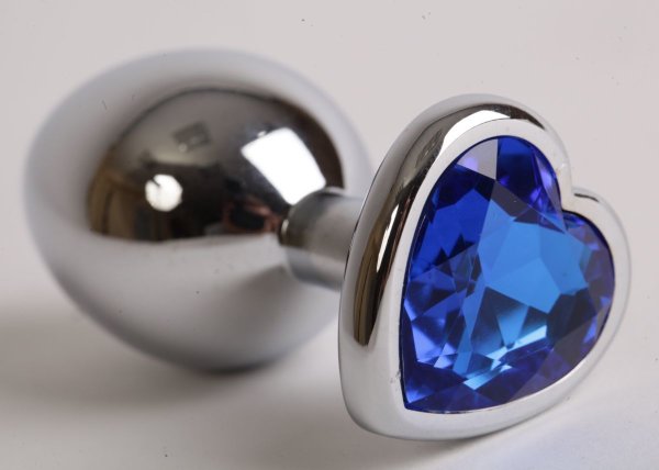 Серебристая анальная пробка с синим кристаллом-сердцем - 9 см