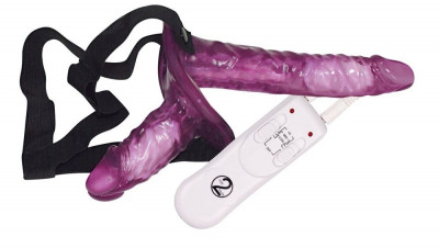 Страпон Vibrating Strap On Duo с вибрацией и вагинальной пробкой - 18 см