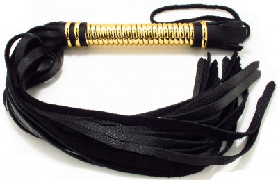 Кожаная плетка с золотистой рукоятью, цвет: черный - 50 см