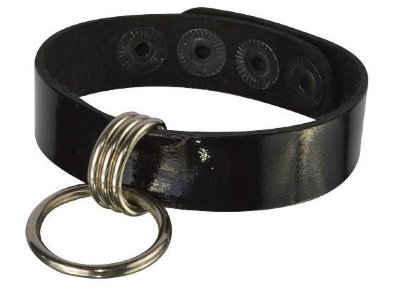 Лаковый кожаный браслет с подвесным колечком, цвет: черный
