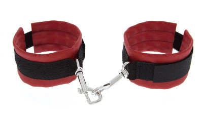 Манжеты Luxurious Handcuffs, цвет: красно-черный