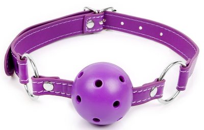 Кляп-шарик на регулируемом ремешке с кольцами, цвет: фиолетовый