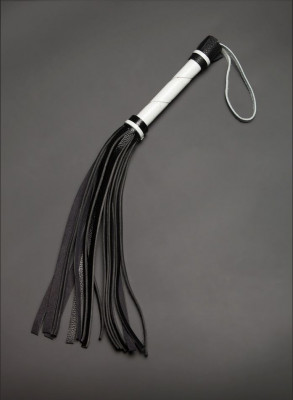 Гладкая плеть-флогер с хвостами, цвет: черный - 40 см